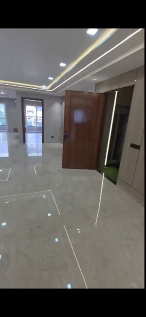 Room in 4 BHK Builder Floor at Sector 21c – for Sale
