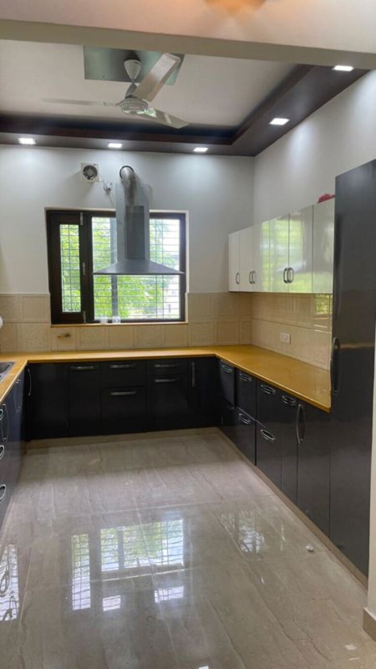 Kitchen, dwarka-complex 4 Bedroom 3150 Sq.Ft. Builder Floor In Sector 16 Faridabad 10538432