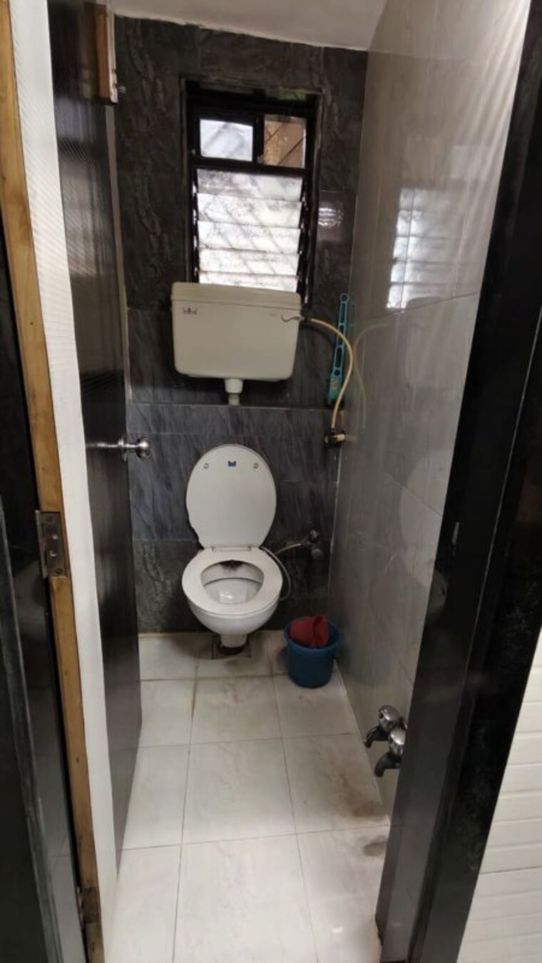 Bathroom, asmita-jyoti-chs 1 Bedroom 440 Sq.Ft. Apartment In Malad West Mumbai 10538419