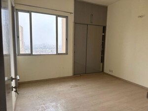 Room in 3 BHK Builder Floor at Ansal Plaza Sector-23, Sector 23 – for Rent