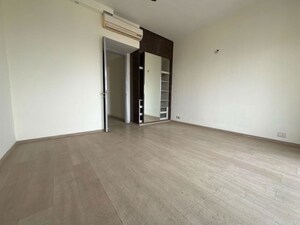 Room in 3 BHK Builder Floor at Ansal Plaza Sector-23, Sector 23 – for Rent