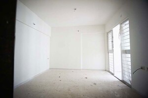 Room in 3 BHK Apartment at Silver Gardenia, Moshi – for Sale