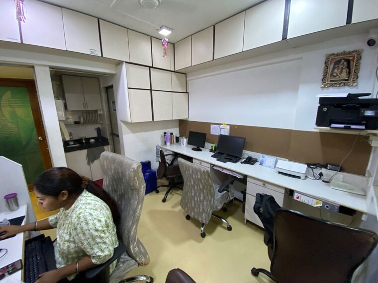 Team Area, dadar east Commercial Office Space 550 Sq.Ft. In Dadar East Mumbai 10538486