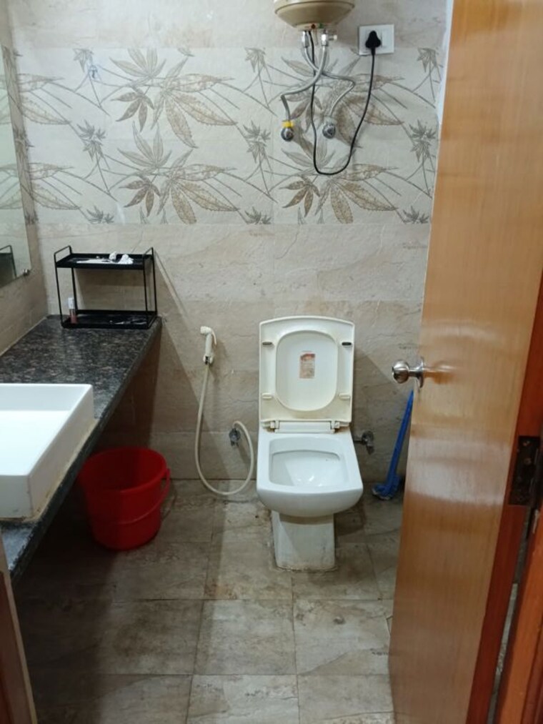 Bathroom, paramount-golfforeste 1 RK 435 Sq.Ft. Apartment In Zeta I Greater Noida Greater Noida 10538495