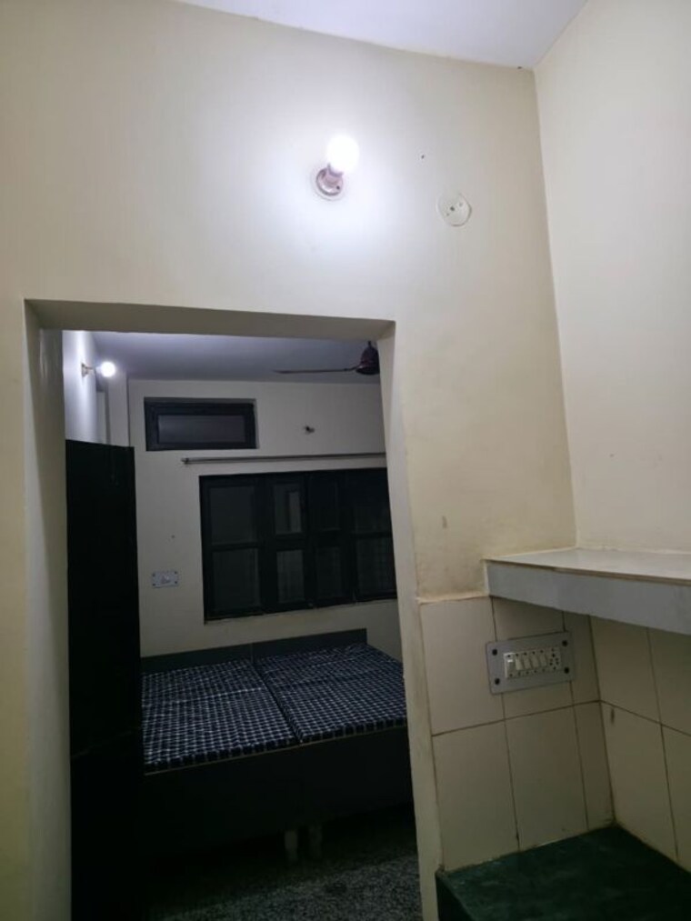 Room, badshahpur 1 RK 450 Sq.Ft. Independent House In Badshahpur Gurgaon 10538511