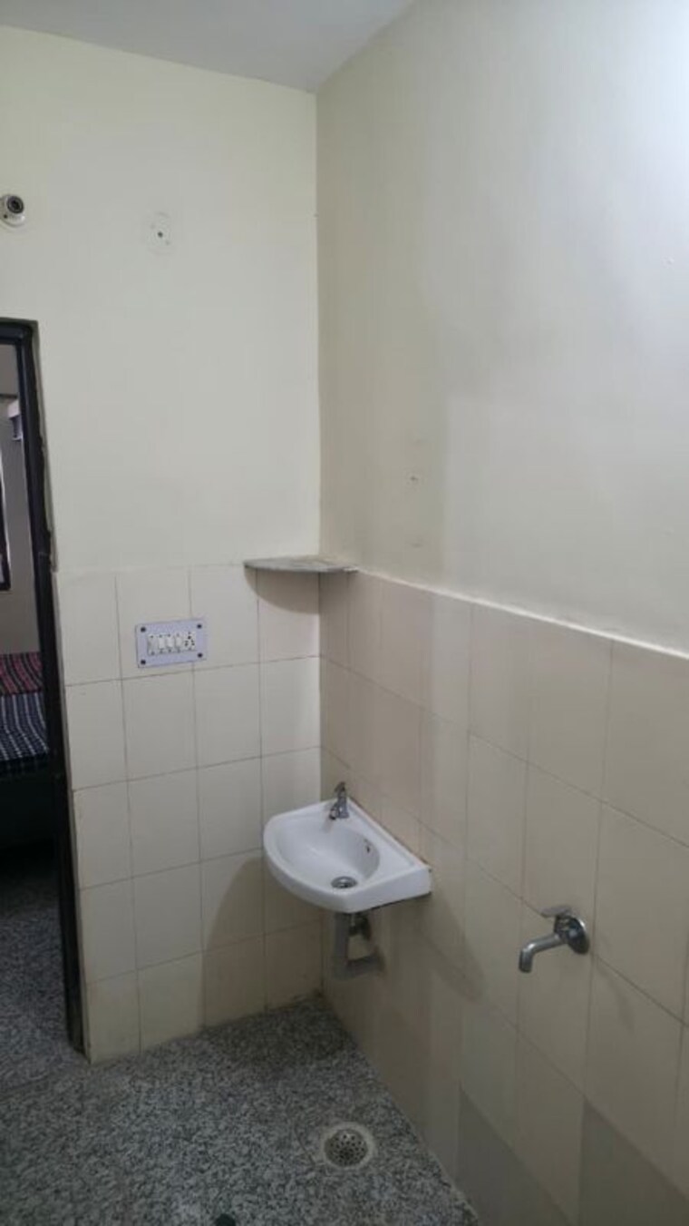 Bathroom, badshahpur 1 RK 450 Sq.Ft. Independent House In Badshahpur Gurgaon 10538511
