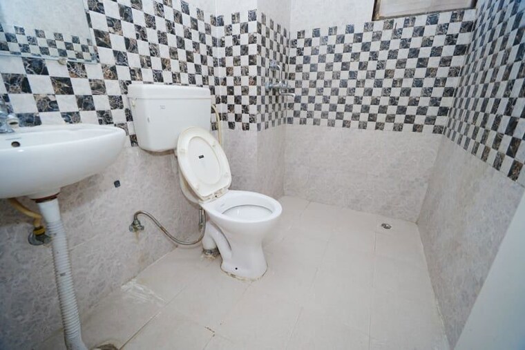 Bathroom, godrej-air-sector-85 2 Bedroom 1487 Sq.Ft. Apartment In Sector 85 Gurgaon 10538521