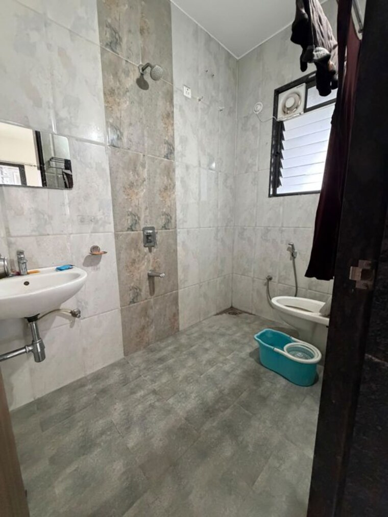 Bathroom, the-creations-gururatna-heritage 2 Bedroom 900 Sq.Ft. Apartment In Baner Pune 10538516