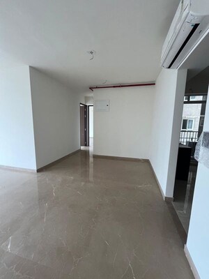 Room in 3.5 BHK Apartment at Indiabulls One Indiabulls, Pokhran Road No Two – for Rent