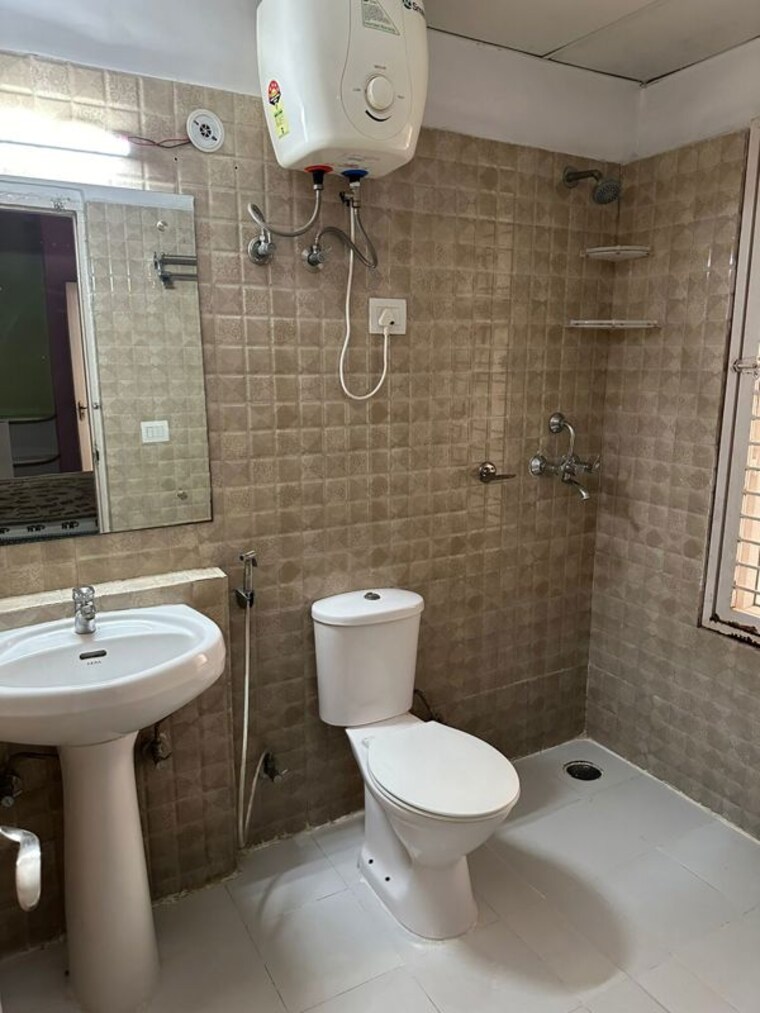 Bathroom, mapsko-royale-ville 3 Bedroom 1790 Sq.Ft. Apartment In Sector 82 Gurgaon 10538525