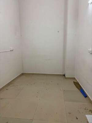  Office Space For Rent in Rustomjee Eaze Zone Mall, Malad West