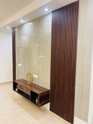 Room in 4 BHK Independent House at Vip Road – for Rent