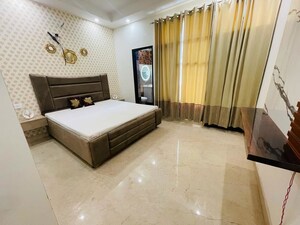Room in 4 BHK Independent House at Vip Road – for Rent