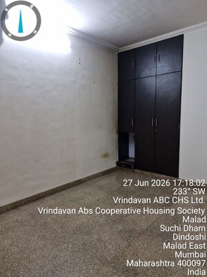 Room in 2 BHK Apartment at Vrindavan CHS Malad, Malad East – for Rent