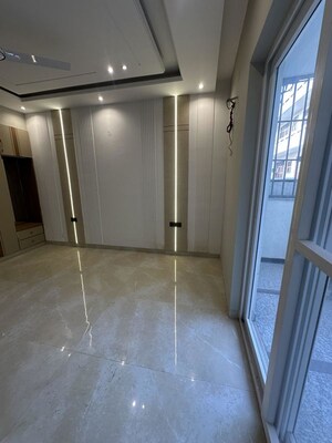 Room in 3 BHK Builder Floor at Palam Vihar Residents Association, Palam Vihar – for Rent