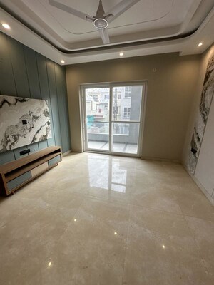Room in 3 BHK Builder Floor at Palam Vihar Residents Association, Palam Vihar – for Rent