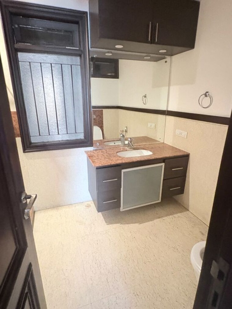 Attached Bathroom, pamposh enclave 4 Bedroom 500 Sq.Yd. Builder Floor In Pamposh Enclave Delhi 10538651