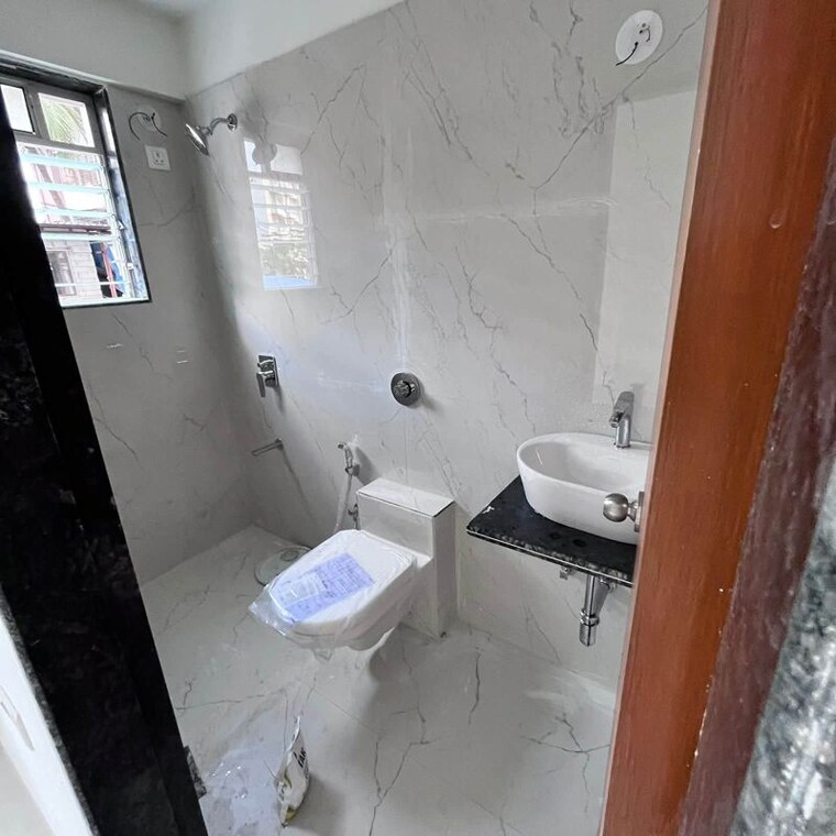 Bathroom, oxford-navrang-crystal 2 Bedroom 650 Sq.Ft. Apartment In Goregaon West Mumbai 10538519