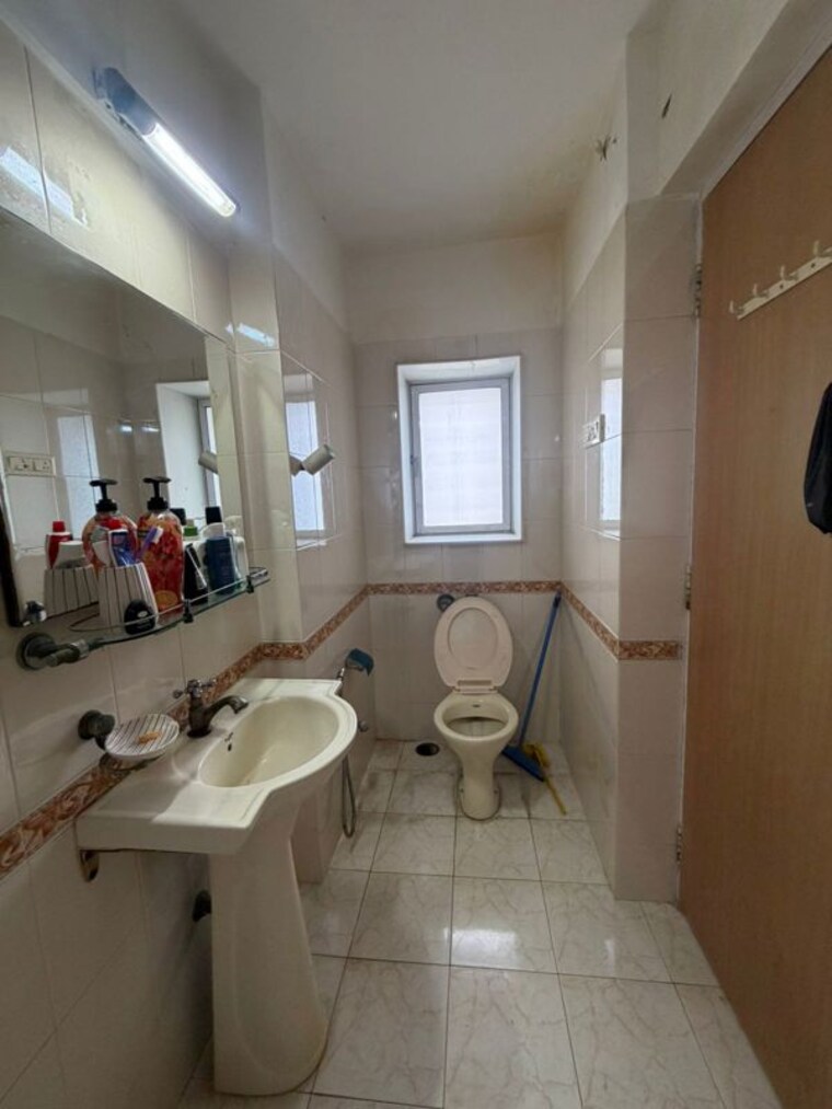 Bathroom, shishira-apartment 4 Bedroom 1350 Sq.Ft. Apartment In Andheri West Mumbai 10538675