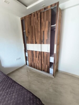 Room in 3 BHK Builder Floor at Queens Plaza, Sector 43 – for Rent