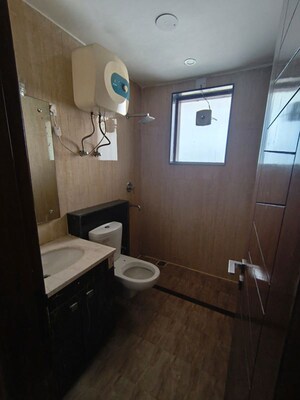 Bathroom in 3 BHK Builder Floor at Queens Plaza, Sector 43 – for Rent