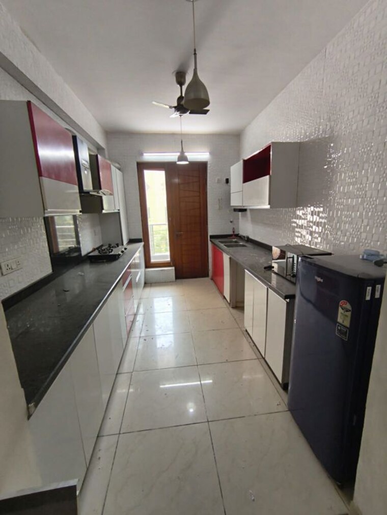 Kitchen, queens-plaza 3 Bedroom 215 Sq.Yd. Builder Floor In Sector 43 Gurgaon 10538750