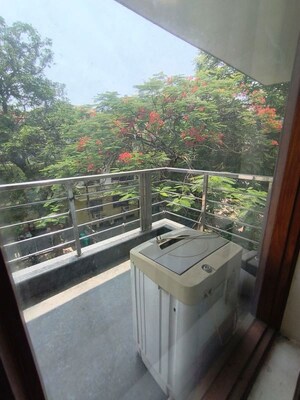 Balcony in 3 BHK Builder Floor at Queens Plaza, Sector 43 – for Rent