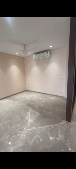 Room in 4 BHK Builder Floor at Greater Kailash – for Rent