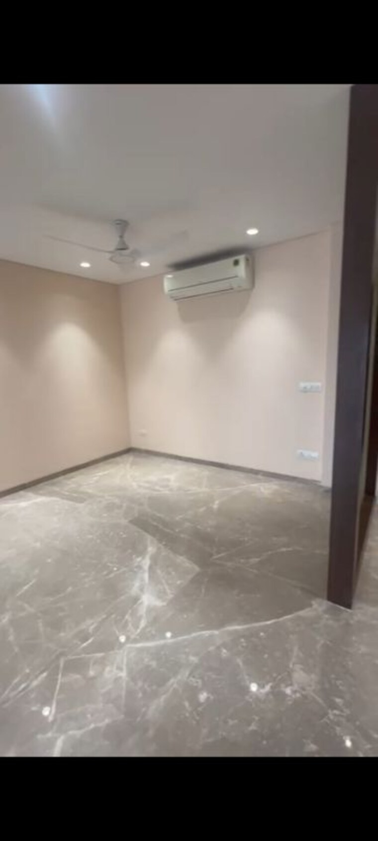 Room, greater kailash 4 Bedroom 300 Sq.Yd. Builder Floor In Greater Kailash Delhi 10538786