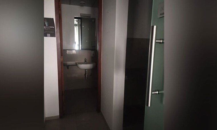 Attached Bathroom, lower parel Commercial Office Space 1657 Sq.Ft. In Lower Parel Mumbai 10538820