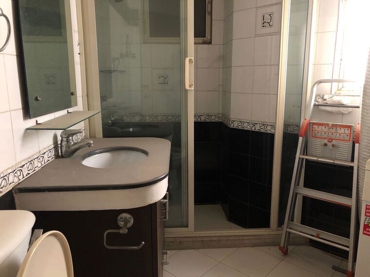 Bathroom, alphacorp-gurgaon-one-22 3 Bedroom 1600 Sq.Ft. Builder Floor In Sector 22 Gurgaon 10538825