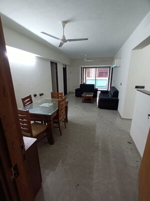 Living Room in 3 BHK Apartment at Narayan Nagar – for Rent