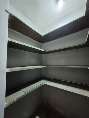Furnished Amenities in 3 BHK Apartment at Narayan Nagar – for Rent