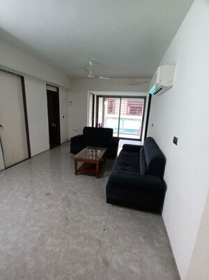 Living Room in 3 BHK Apartment at Narayan Nagar – for Rent