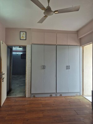 Room in 3 BHK Apartment at Narayan Nagar – for Rent