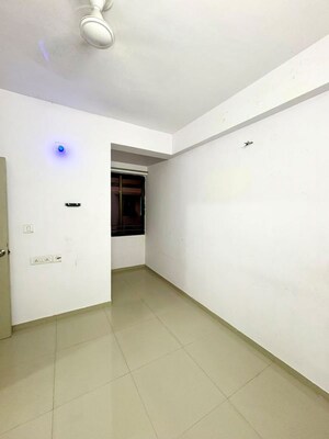 Room in 2 BHK Apartment at Bakeri Shaunak Apartments, Vejalpur – for Rent