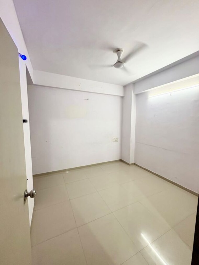 Bathroom, bakeri-shaunak-apartments 2 Bedroom 990 Sq.Ft. Apartment In Vejalpur Ahmedabad 10538842