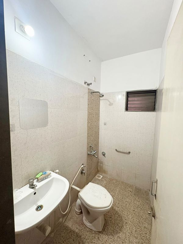 Bathroom, bakeri-shaunak-apartments 2 Bedroom 990 Sq.Ft. Apartment In Vejalpur Ahmedabad 10538842