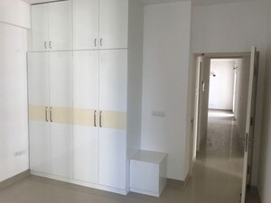 Bathroom in 2.5 BHK Apartment at Emaar Emerald Estate, Sector 65 – for Rent