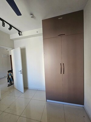 Room in 2 BHK Apartment at Godrej Park Ridge, Manjari – for Rent