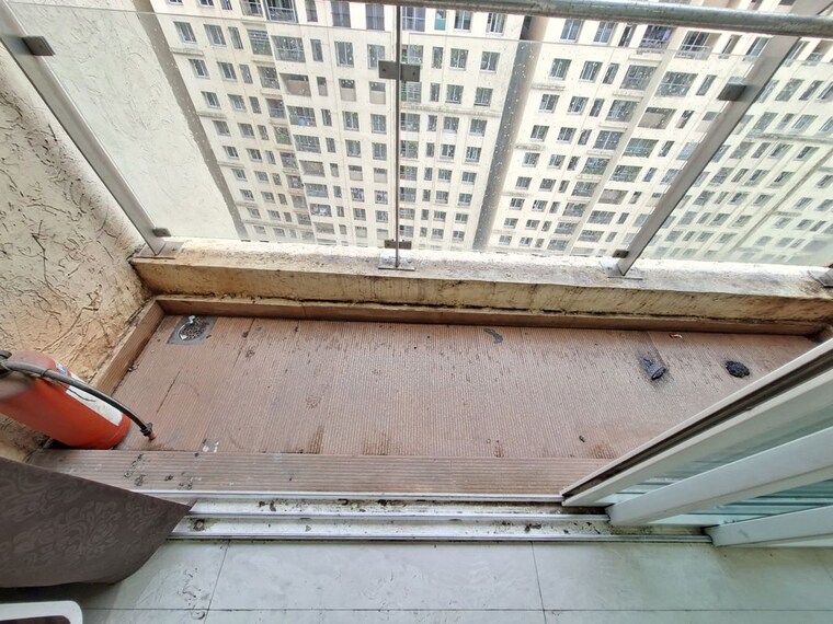 Balcony, rustomjee-azziano-wing-i 2 Bedroom 780 Sq.Ft. Apartment In Thane West Thane 10538887