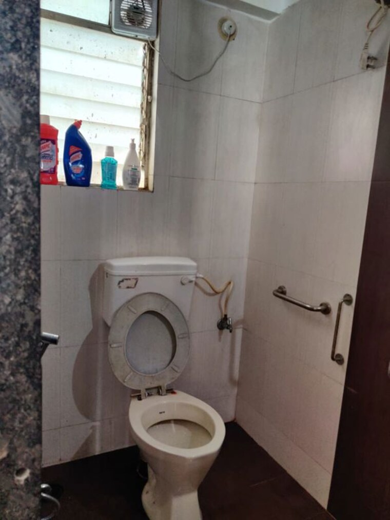 Bathroom, unati-dham-apartment 1.5 Bedroom 650 Sq.Ft. Apartment In Kondhwa Budruk Pune 10538928