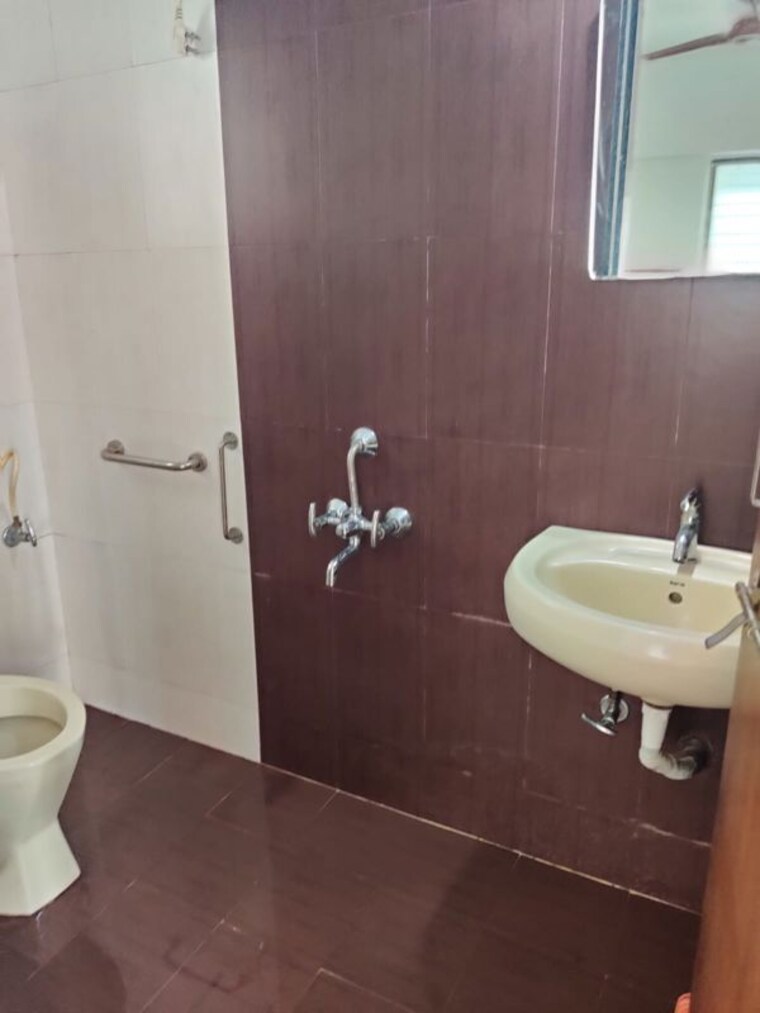 Bathroom, unati-dham-apartment 1.5 Bedroom 650 Sq.Ft. Apartment In Kondhwa Budruk Pune 10538928