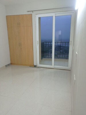 Room in 2 BHK Apartment at Tata Eureka Park, Sector 150 – for Rent
