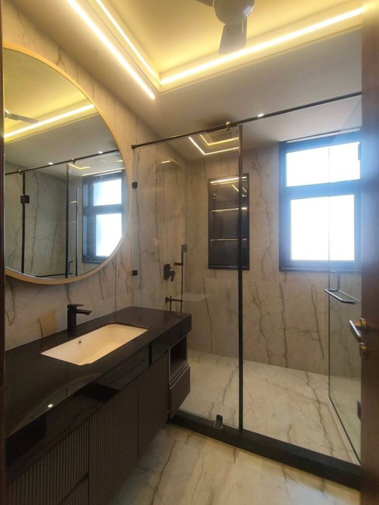 Attached Bathroom, ashok vihar 6 Bedroom 550 Sq.Yd. Builder Floor In Ashok Vihar Delhi 10538972
