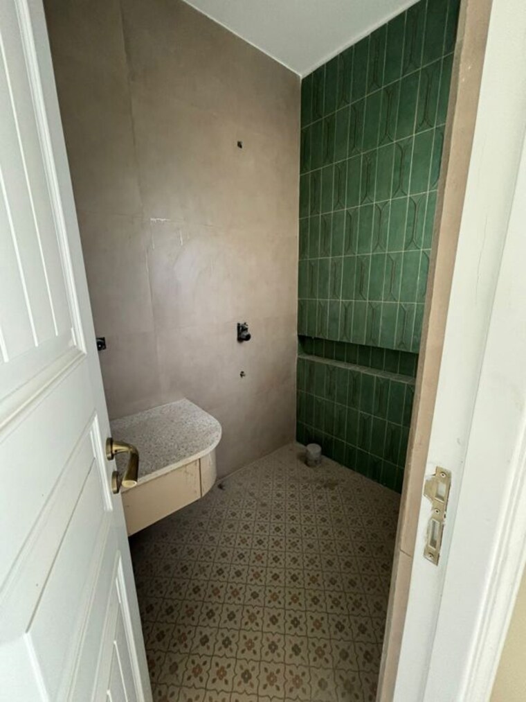 Bathroom, capital-paradise 4 Bedroom 2000 Sq.Ft. Independent House In Pathribagh Dehradun 10539007