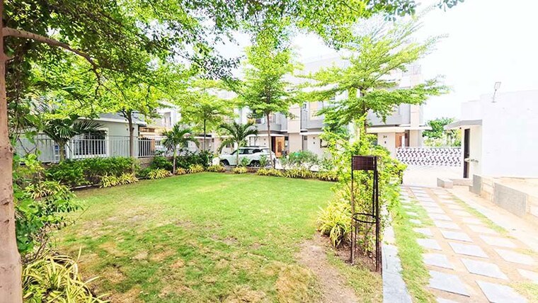Garden, shree-mars-arise 4 Bedroom 210 Sq.Yd. Apartment In Lambha Gam Ahmedabad 10539014