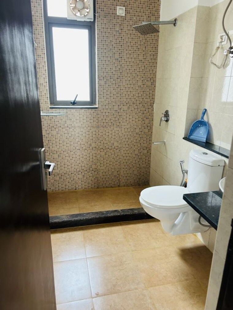 Bathroom, unitech-the-residences-gurgaon 3.5 Bedroom 1545 Sq.Ft. Apartment In Sector 33 Gurgaon 10539093