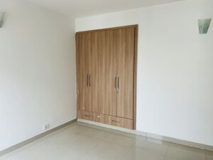 Room in 3.5 BHK Apartment at Unitech The Residences Gurgaon, Sector 33 – for Sale