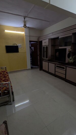 1.5 BHK Apartment For Rent in Suchita CHS, Santacruz East